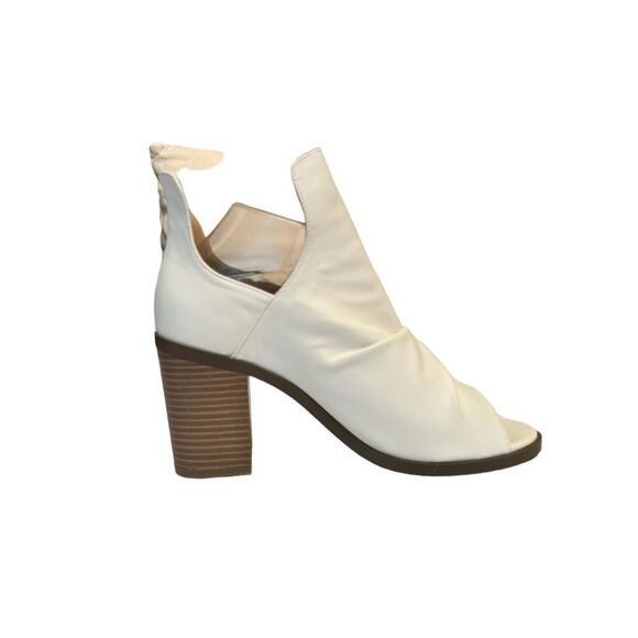 GC Shoes White Vegan Leather Susana Slip On Peep Toe Block Heels Size 8.5 NWT - Picture 7 of 7